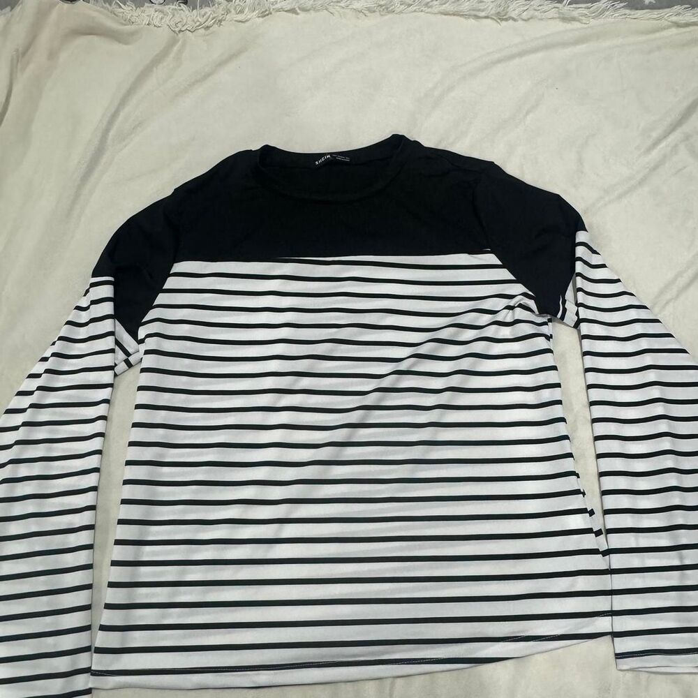Shein Women's Black and White Shirt